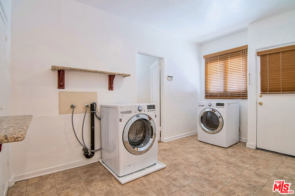 1071 S Cloverdale Avenue - Photo 38