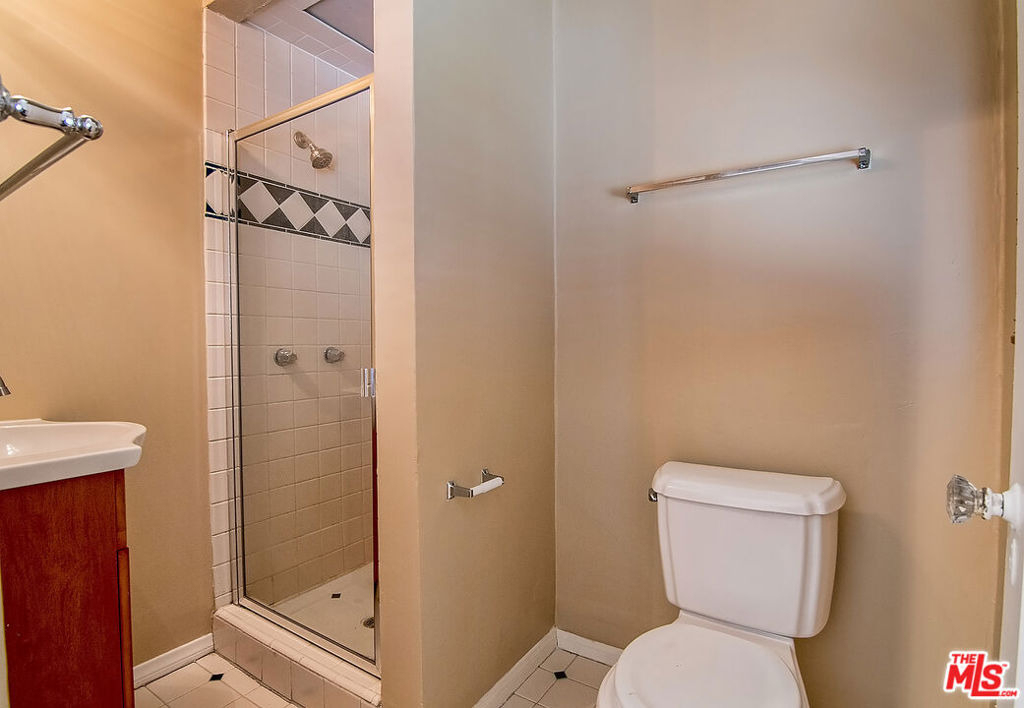 1071 S Cloverdale Avenue - Photo 45