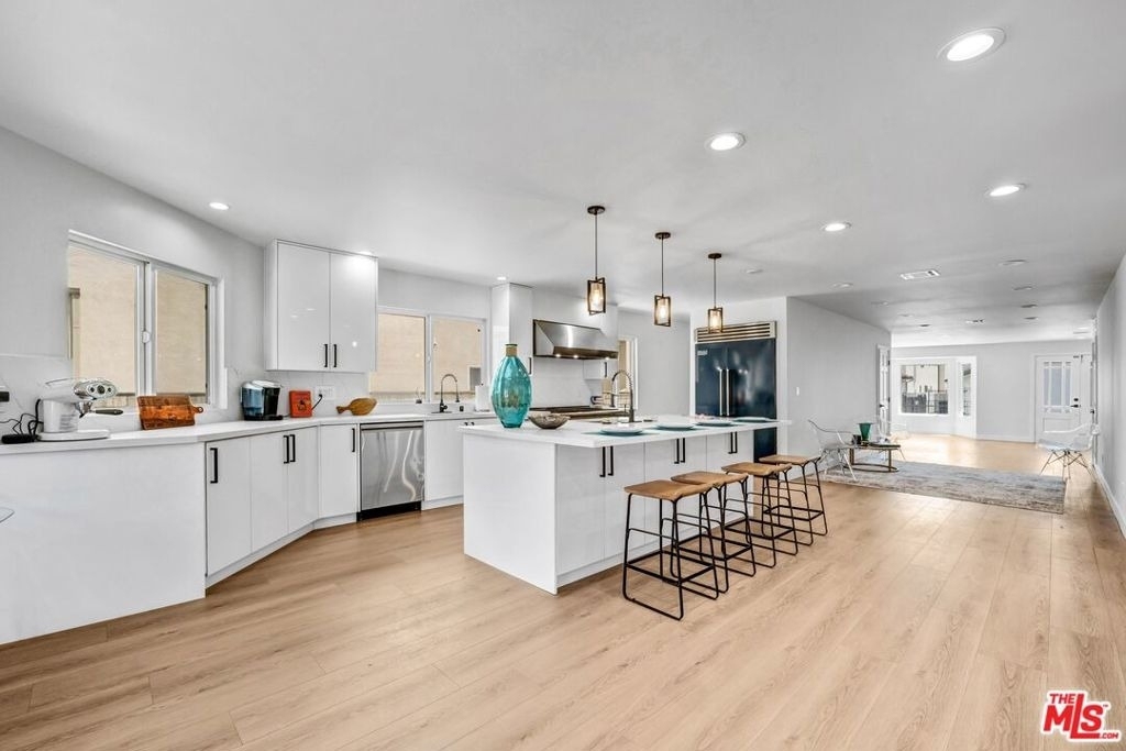 15147 Otsego Street - Photo 4