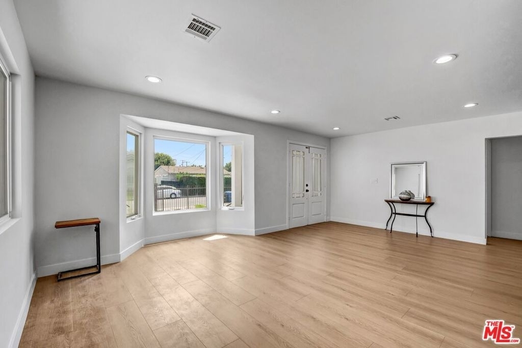 15147 Otsego Street - Photo 2