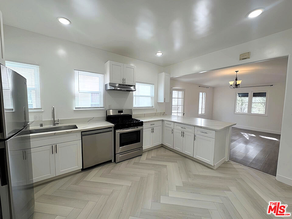 126 1/2 Hamilton Drive - Photo 2