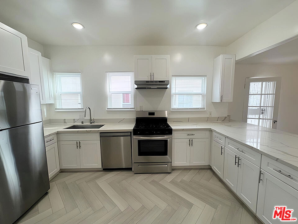 126 1/2 Hamilton Drive - Photo 3