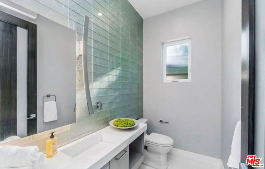 14817 Otsego Street - Photo 8