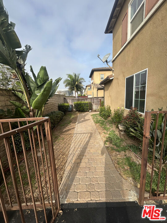 3630 W Medici Lane - Photo 18