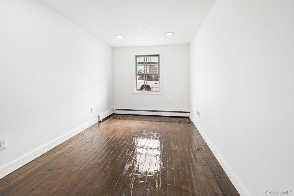 Barnes Avenue - Photo 12