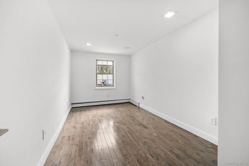 Barnes Avenue - Photo 15