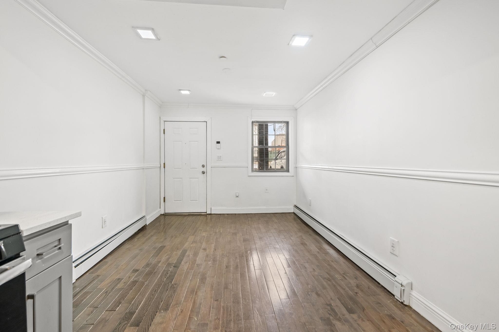 Barnes Avenue - Photo 2