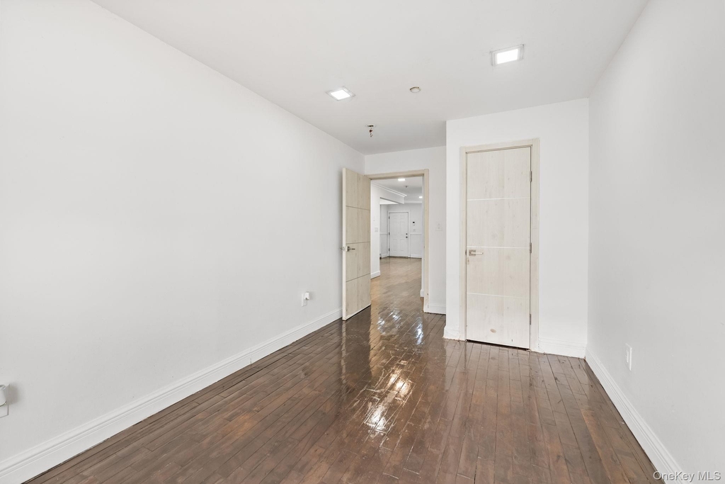 Barnes Avenue - Photo 14