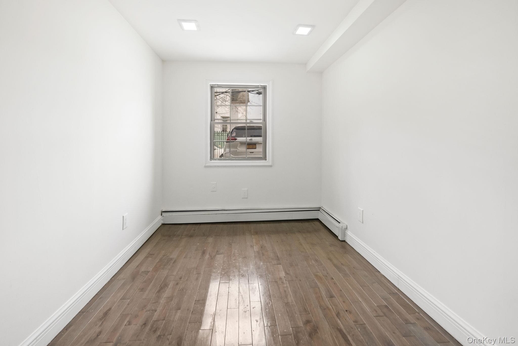 Barnes Avenue - Photo 9