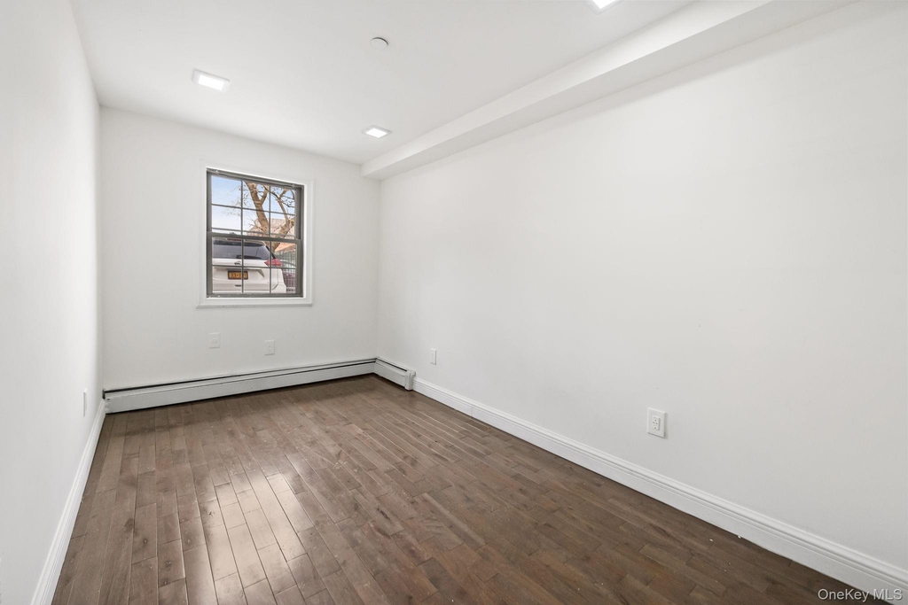 Barnes Avenue - Photo 8