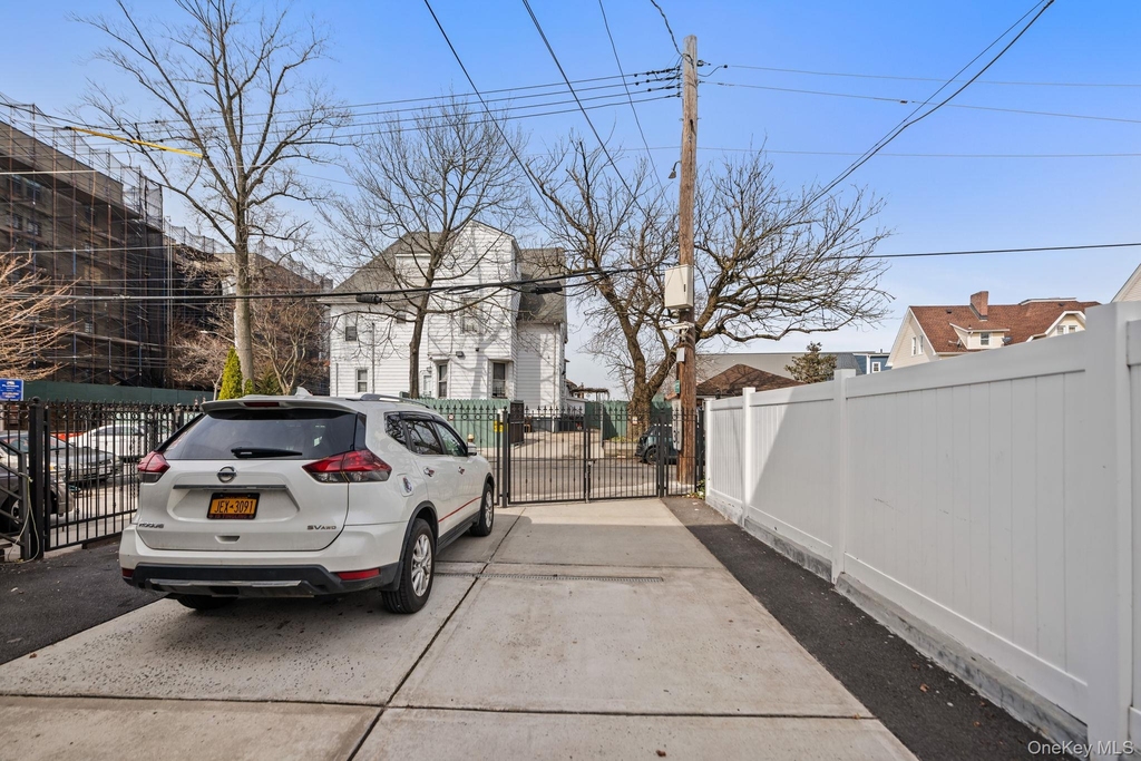 Barnes Avenue - Photo 20