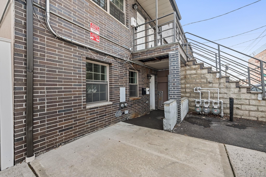 Barnes Avenue - Photo 18