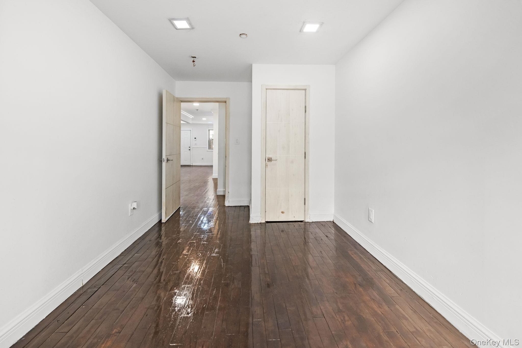 Barnes Avenue - Photo 13
