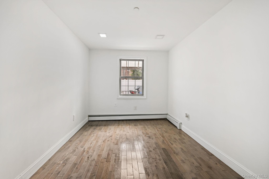 Barnes Avenue - Photo 16