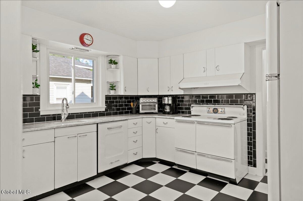 162 Lake Avenue - Photo 11