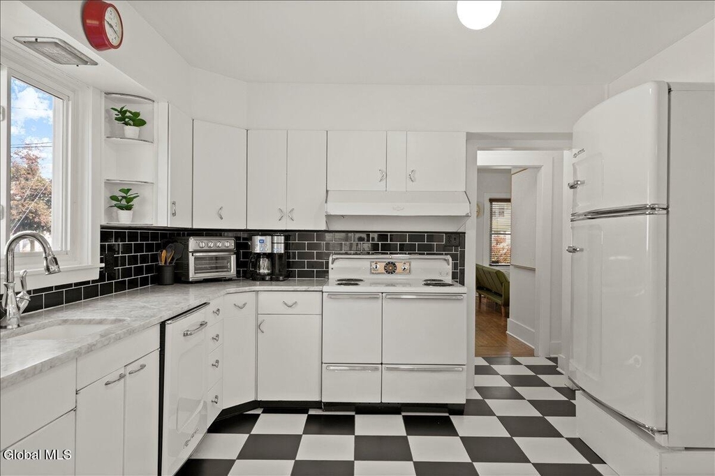 162 Lake Avenue - Photo 12