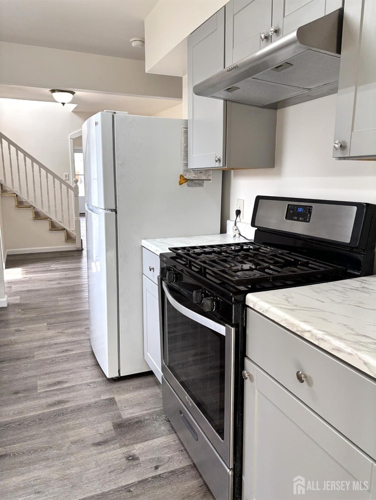 210 2nd Street - Photo 4