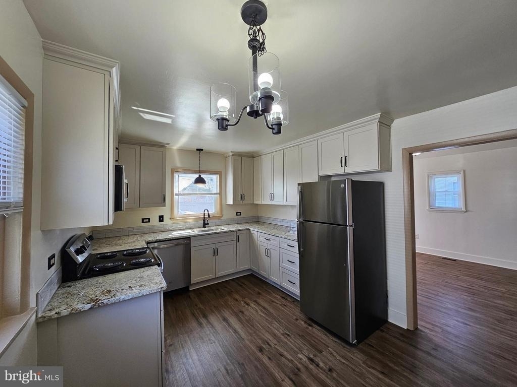 729 Faulkner Avenue - Photo 2