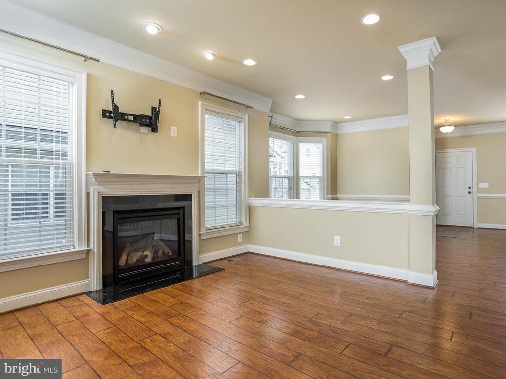 220 Centennial Drive - Photo 4