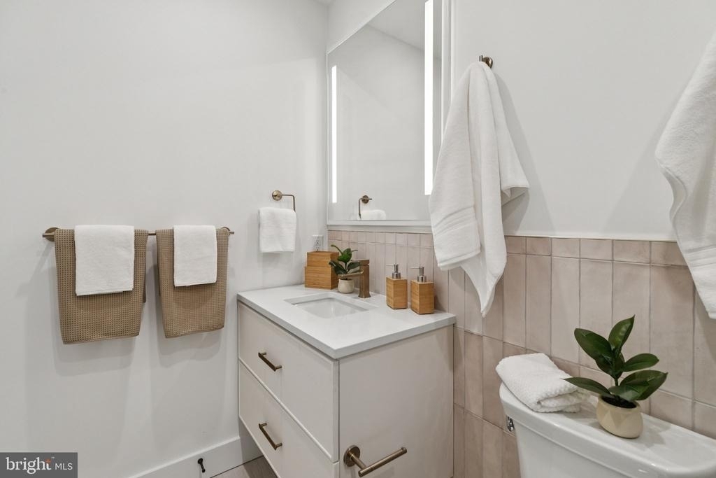20 W Allens Lane - Photo 5
