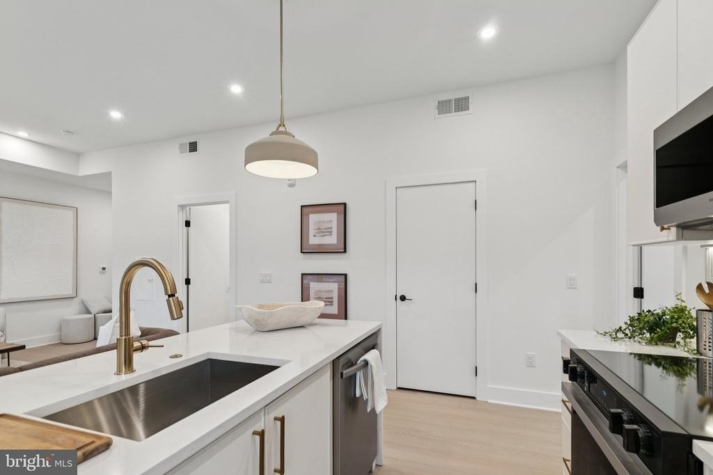 20 W Allens Lane - Photo 23