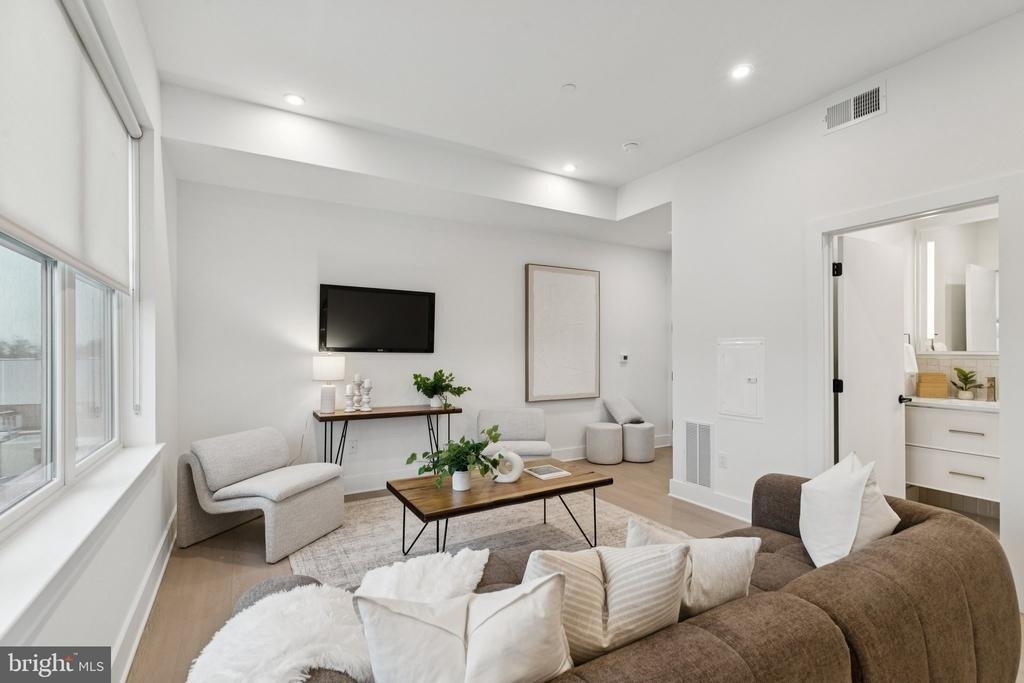 20 W Allens Lane - Photo 19