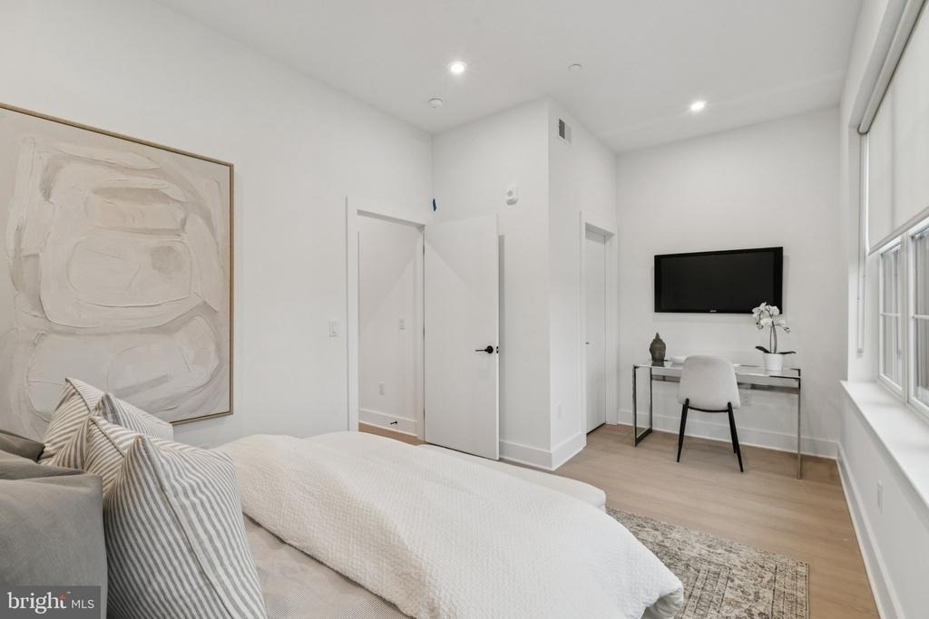 20 W Allens Lane - Photo 11