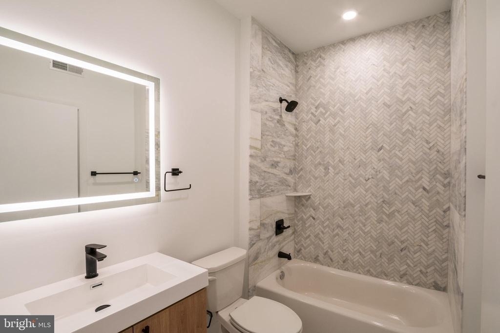 1420 Point Breeze Avenue - Photo 9