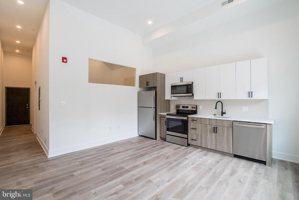 1420 Point Breeze Avenue - Photo 6