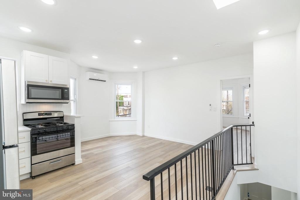 5758 Spruce Street - Photo 2