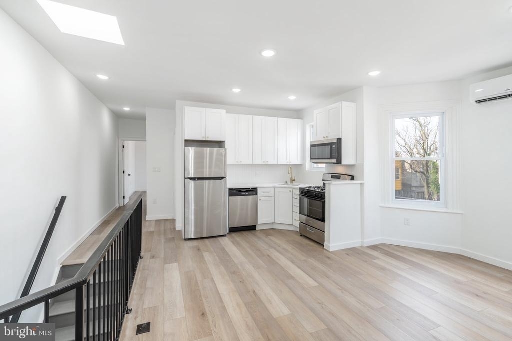 5758 Spruce Street - Photo 5