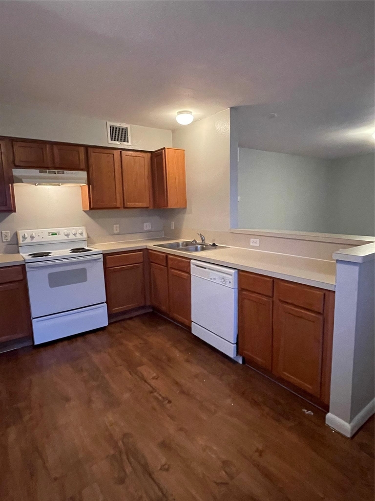 7206 Twin Crest Dr - Photo 1