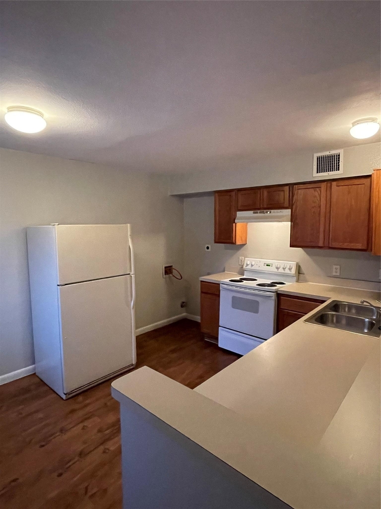 7206 Twin Crest Dr - Photo 2