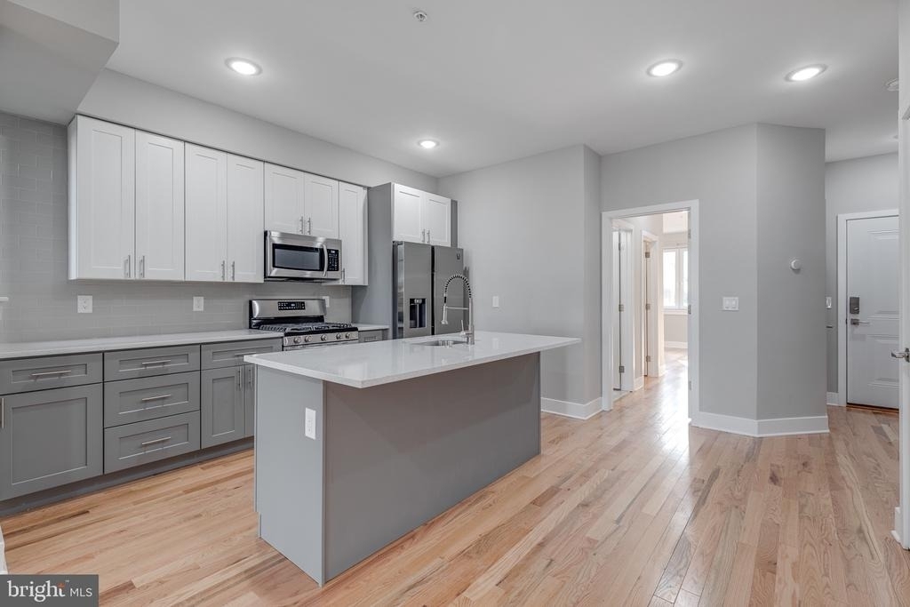 2113 W Master Street - Photo 0