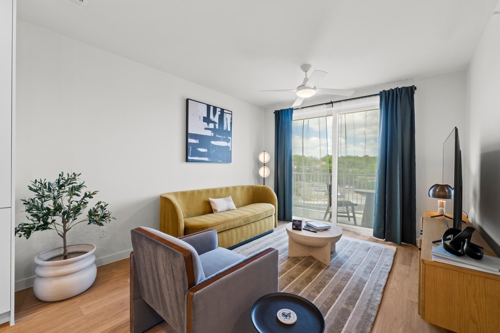 2323 S Lamar Blvd - Photo 1
