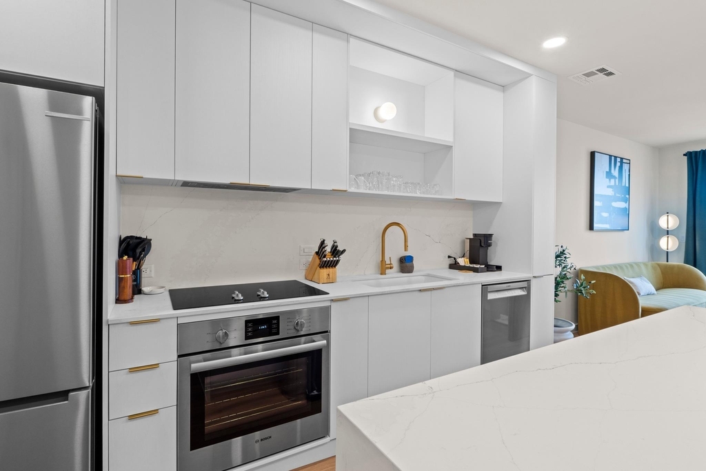 2323 S Lamar Blvd - Photo 5