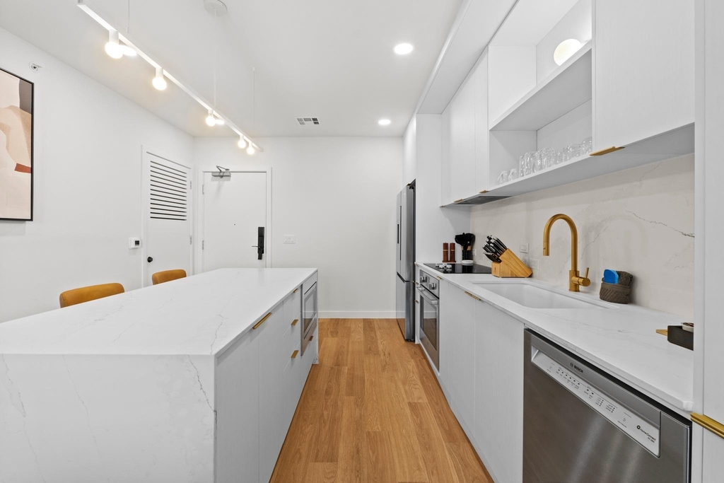 2323 S Lamar Blvd - Photo 4
