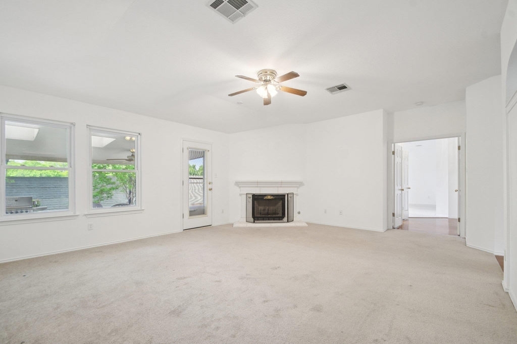 1300 Leah Ln - Photo 8