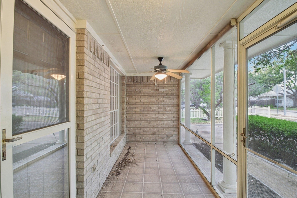 1300 Leah Ln - Photo 4