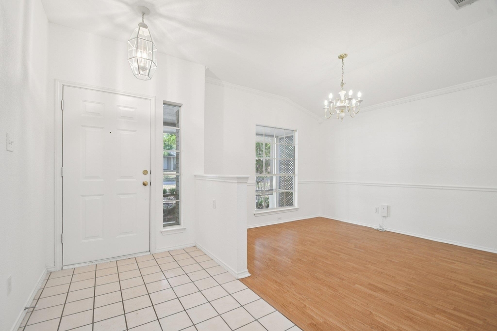 1300 Leah Ln - Photo 6