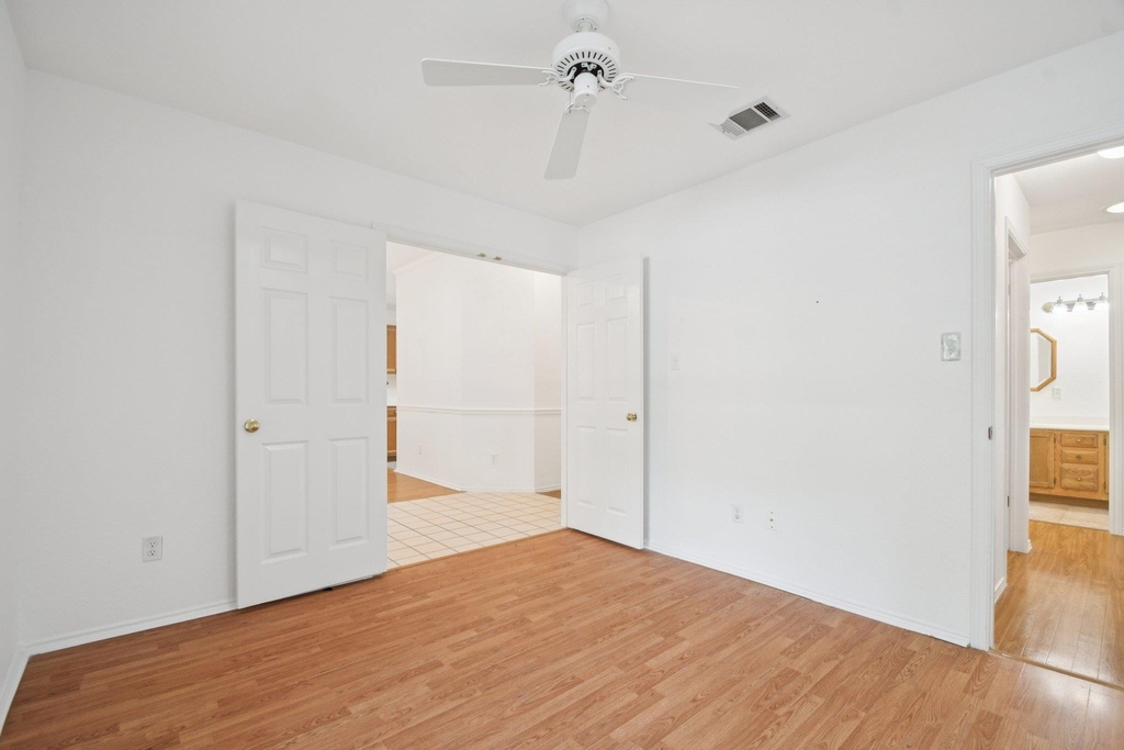1300 Leah Ln - Photo 17