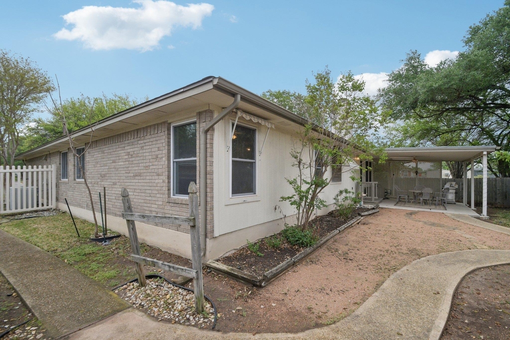 1300 Leah Ln - Photo 37
