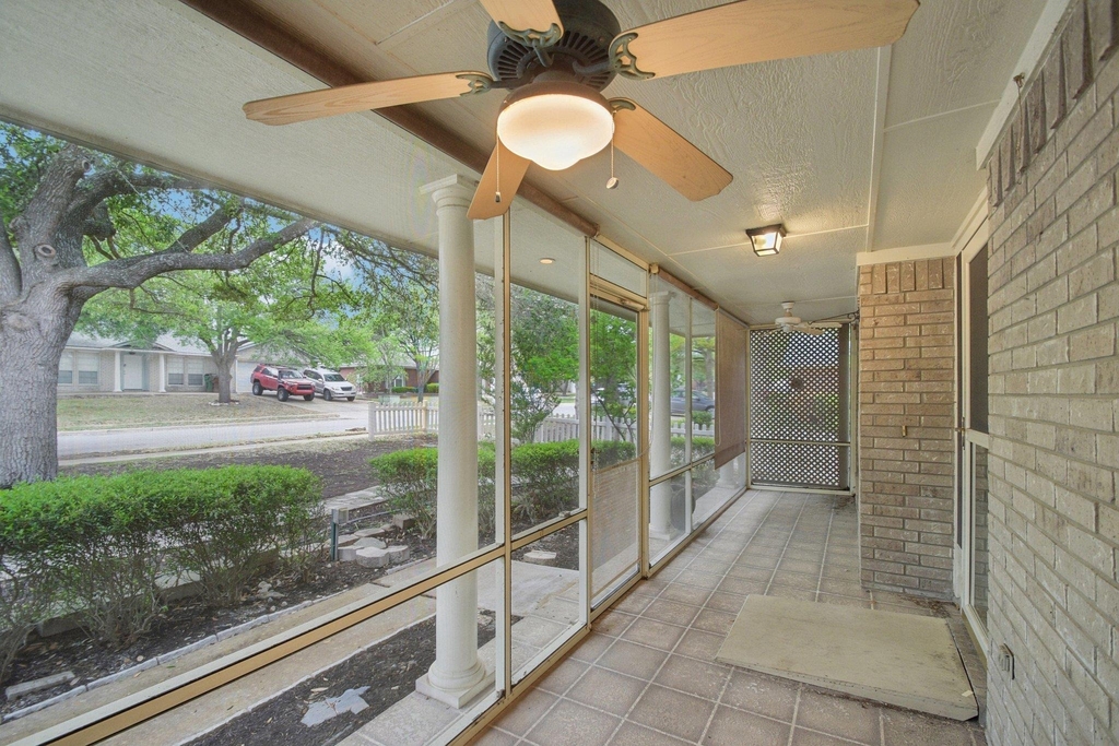 1300 Leah Ln - Photo 5