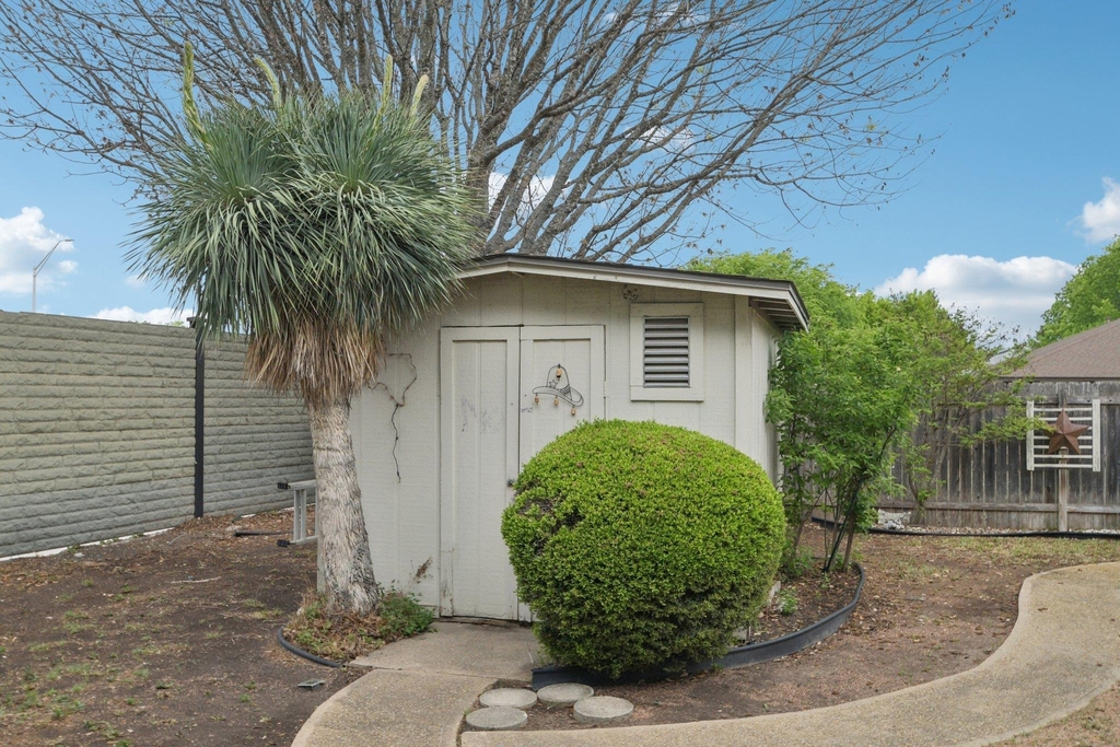 1300 Leah Ln - Photo 38