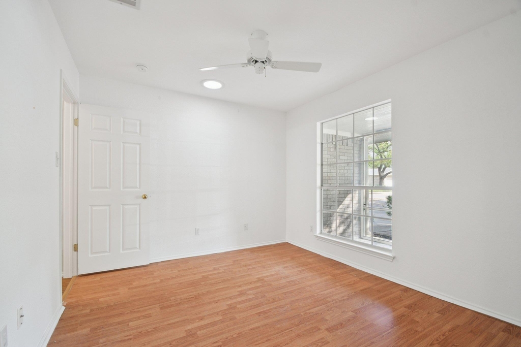 1300 Leah Ln - Photo 18