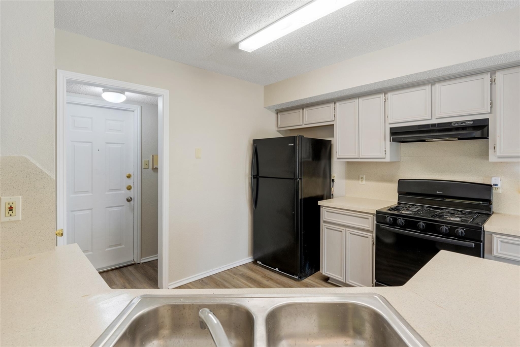 1717 Parkfield Cv - Photo 2