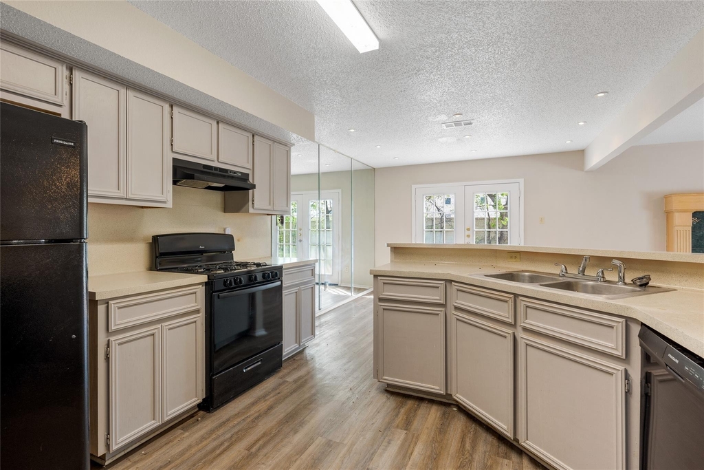 1717 Parkfield Cv - Photo 3