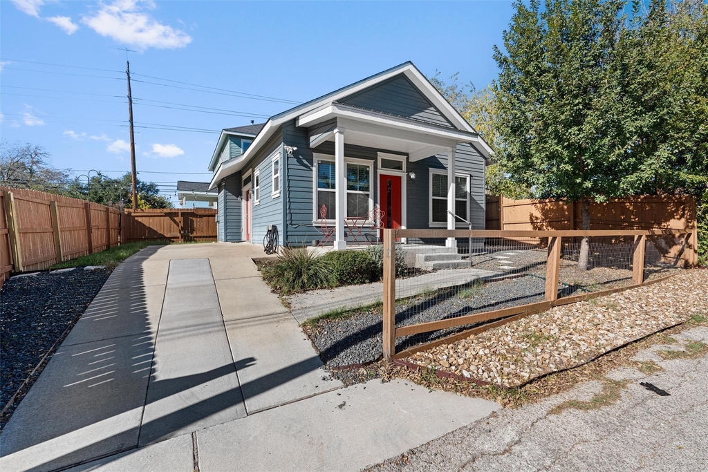 1809 Chestnut Ave - Photo 0