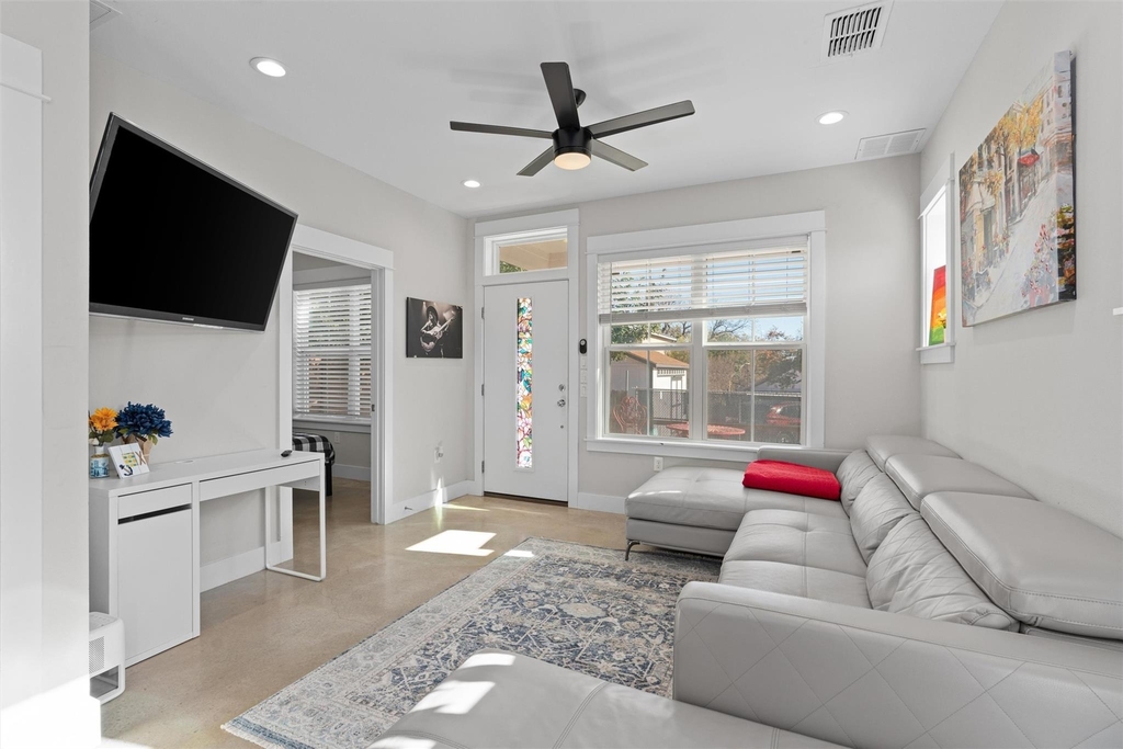 1809 Chestnut Ave - Photo 1