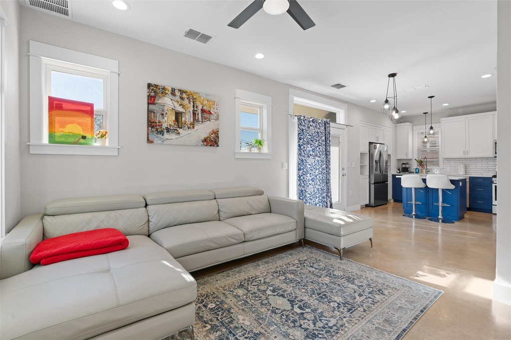1809 Chestnut Ave - Photo 2